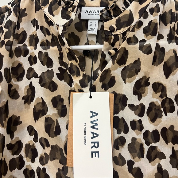 LEOPARD SHIRT Ruffle Shoulder - Picture 4 of 9